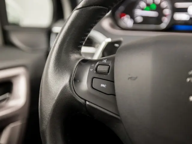 Peugeot 2008 1.2 PureTech Sport 2015 Benzine 19