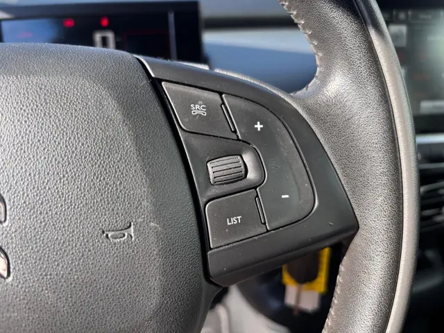 Citroën C4 Cactus 1.2 PureTech Shine 2018 Benzine 18