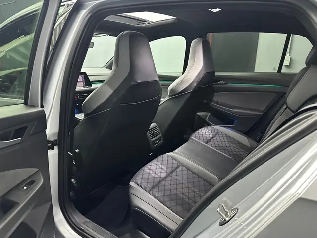 Volkswagen Golf 8 1.5 eTSI R-Line Business+ 2022 Benzine 9