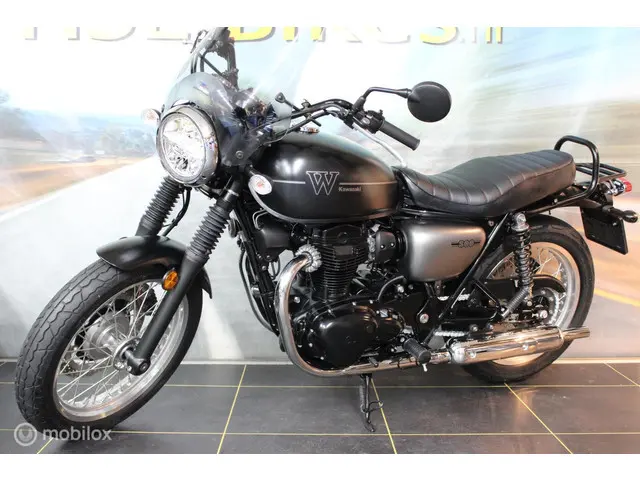 Kawasaki W800 Street 2019 Benzine 13