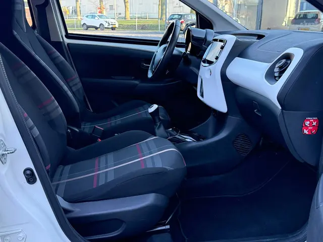 Peugeot 108 1.0 e-VTi Première 2014 Benzine 9