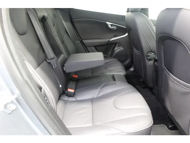 Volvo V40 T3 Polar+ Sport Automaat 2019 Benzine 11