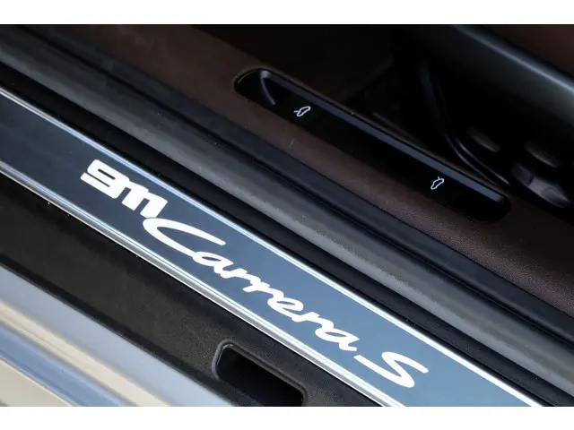 Porsche 911 Carrera S 2020 Benzine 12