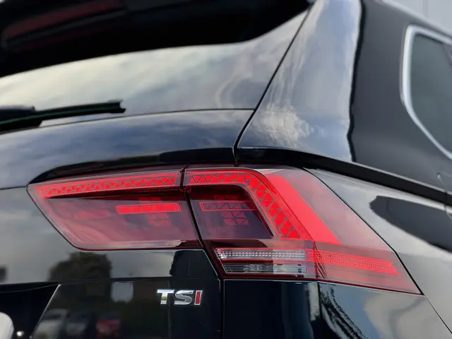 Volkswagen Tiguan 1.4 TSI R-Line Highline 2018 Benzine 19