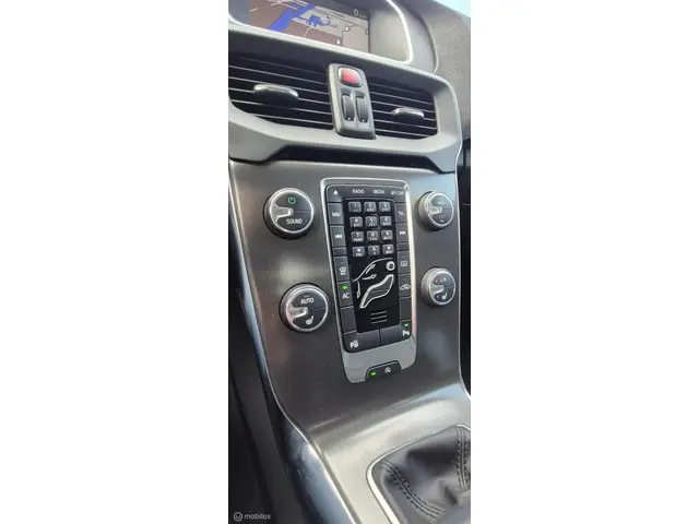 Volvo V40 1.6 T3 Momentum 2013 Benzine 27