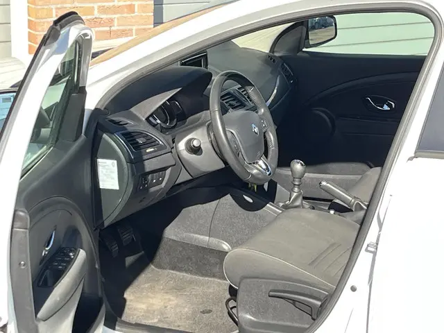 Renault Mégane Estate 1.2 TCe Limited 2014 Benzine 10