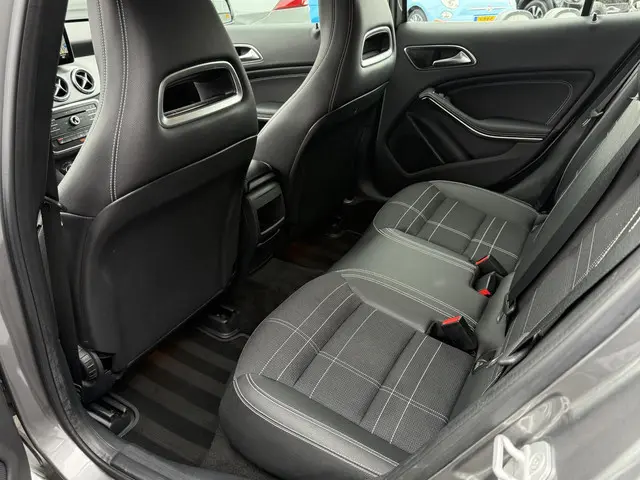 Mercedes-Benz GLA 180 2015 Benzine 14