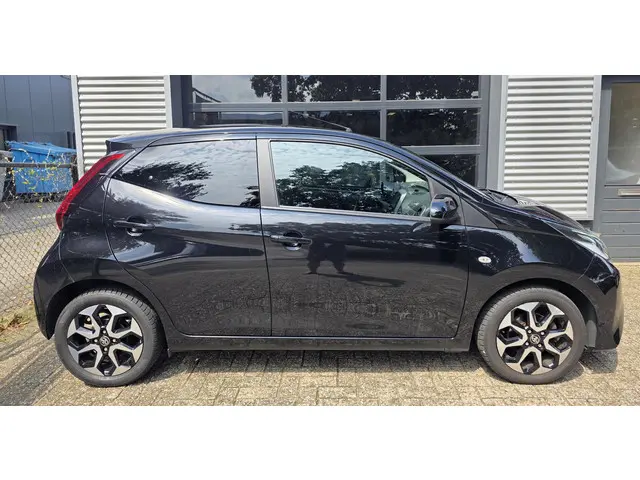 Toyota Aygo 1.0 VVT-i x-first 2018 Benzine 3