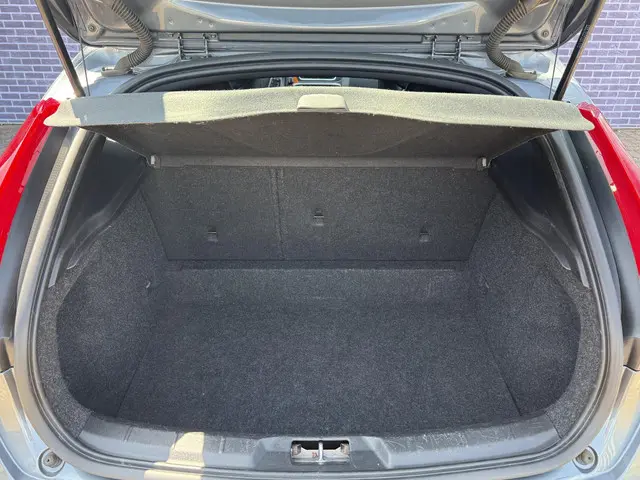 Volvo V40 2.0 D2 R-Design 2017 Diesel 17
