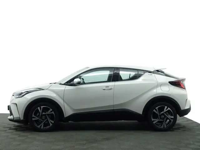 Toyota C-HR 1.8 Hybrid Dynamic Aut- 2023 Hybride Benzine 30