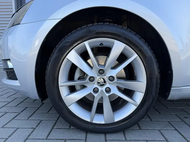 Škoda Octavia Combi 1.5 TSI Gr. BNS Edition 2020 Benzine 36