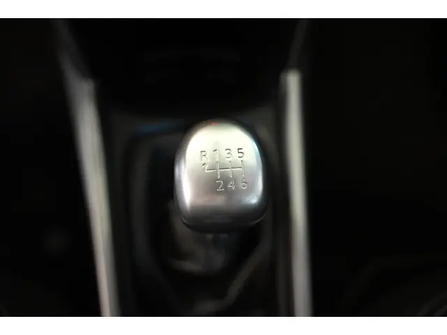 Peugeot 2008 1.2 PureTech Signature 2019 Benzine 22