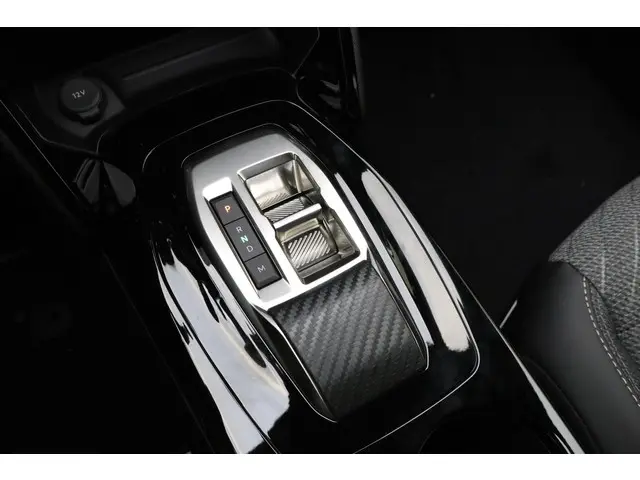 Peugeot 2008 1.2 Hybrid 145 Allure 2025 Hybride Benzine 30