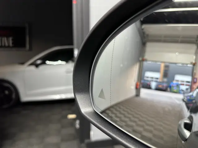 Mercedes-Benz C-Klasse 300 AMG Line 2021 Benzine 4