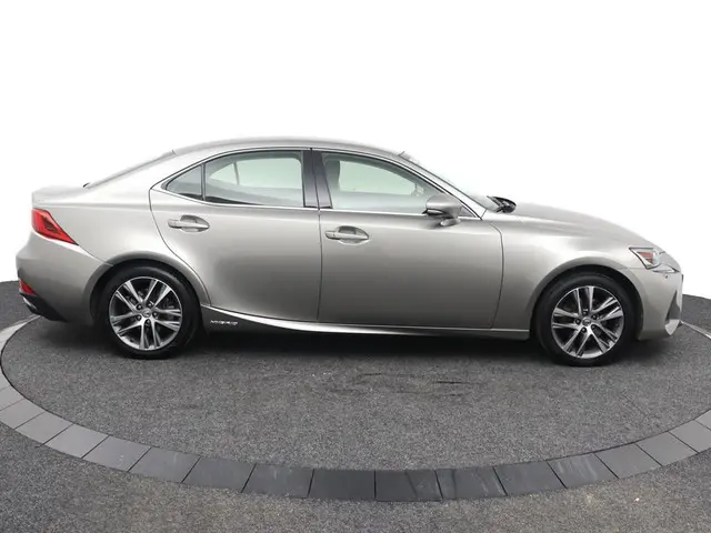 Lexus IS 300h Hybrid Business Line 2018 Hybride Benzine 13
