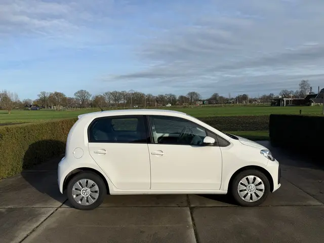 Volkswagen up! 1.0 BMT move up! 2019 Benzine 3