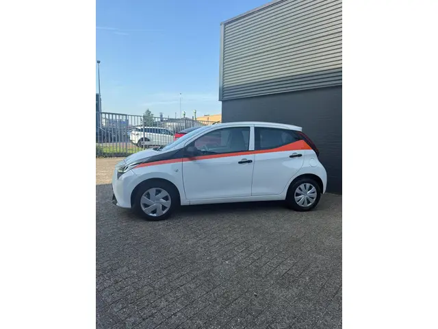 Toyota Aygo 1.0 VVT-i x-fun app carplay 2021 Benzine 3