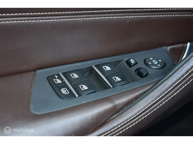 BMW 5 Serie 530i High Executive 2018 Benzine 24
