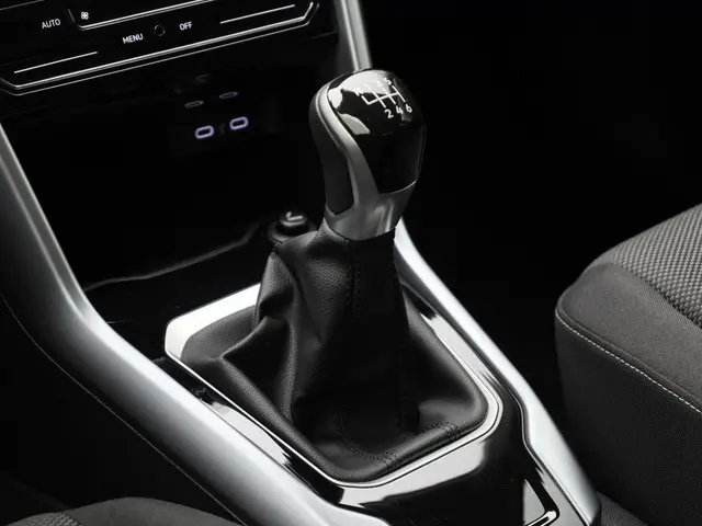 Volkswagen T-Roc 1.0TSI/116PK Life 2025 Benzine 33