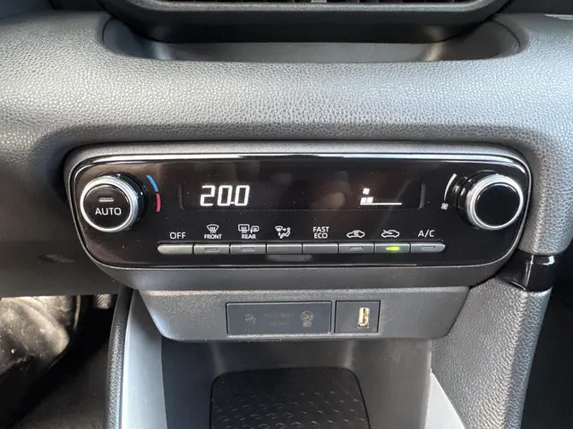 Toyota Yaris 1.5 Hybrid Active 2022 Hybride Benzine 13
