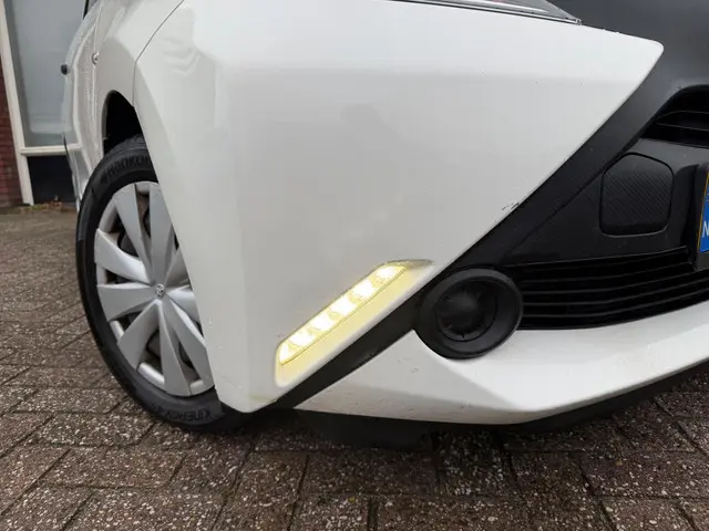 Toyota Aygo 1.0 VVT-i x / LED / NAP 2017 Benzine 11