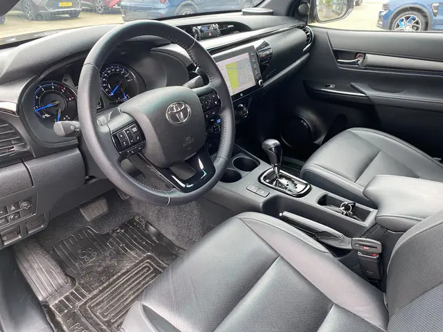 Toyota Hilux 2.8 D-4D Double Cab Invincible 2024 Diesel 18