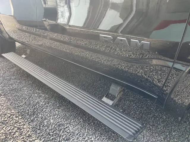 Dodge Ram 1500 5.7 V8 4x4 Crew Cab Limited 2023 LPG/Gas 32