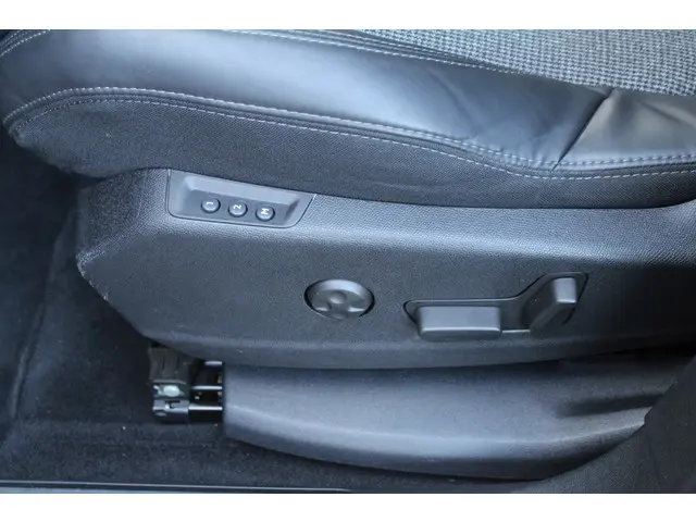 Peugeot 3008 1.2 PureTech Première 2017 Benzine 9