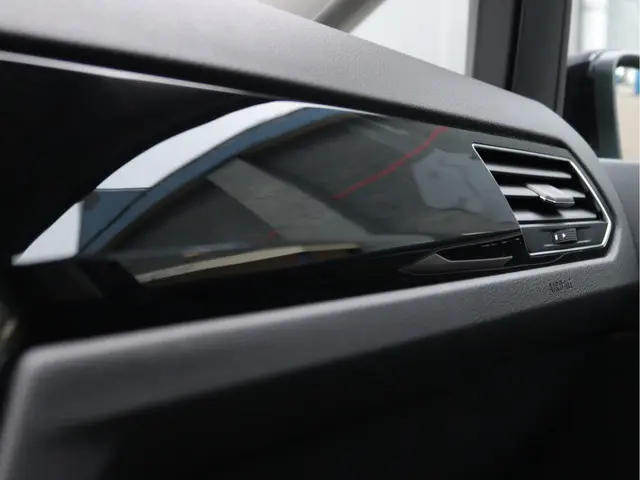 Volkswagen Touran 1.5 TSI Highline 7-zits 2023 Benzine 66