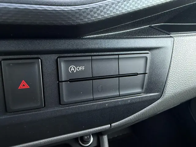 Volkswagen Transporter 2.0 TDI L1H1 28 2021 Diesel 24