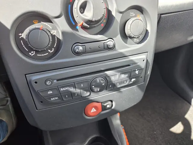 Renault Clio 1.2 Authentique 2012 Benzine 15