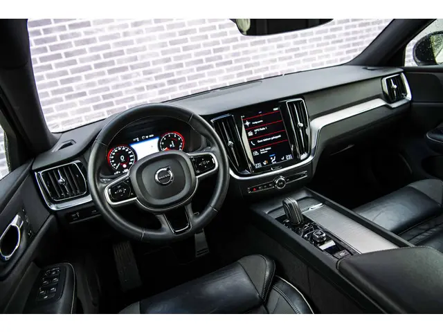 Volvo S60 2.0 B3 R-Design 2021 Benzine 11