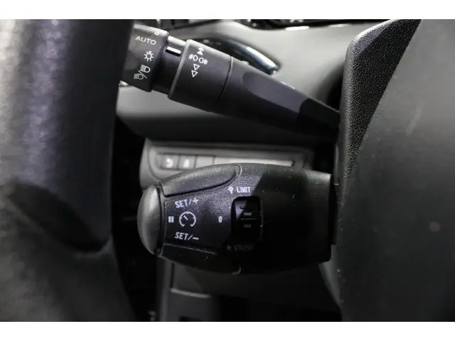 Peugeot 208 1.0 VTi Blue Lease 2013 Benzine 23