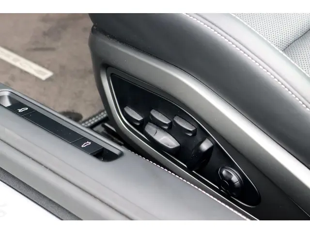 Porsche 911 992 Cabrio 3.8 Turbo S | 2023 Benzine 10