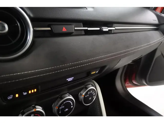 Mazda 2 1.5 90pk Automaat Signature 2020 Benzine 30