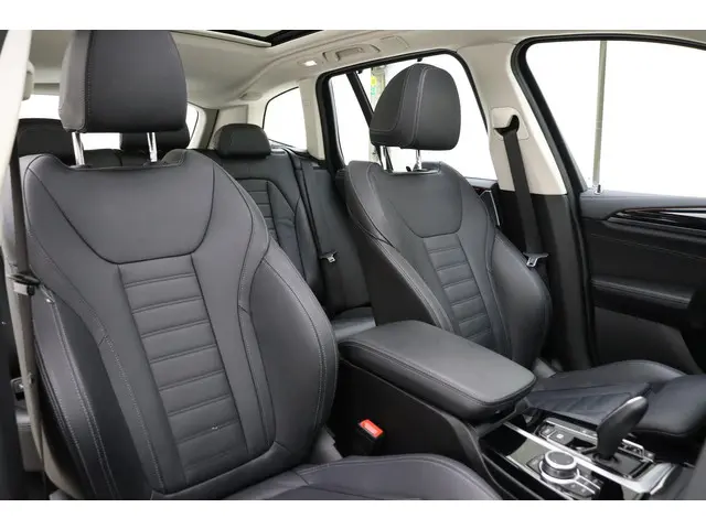 BMW X3 xDrive20i High Executive 2021 Benzine 7