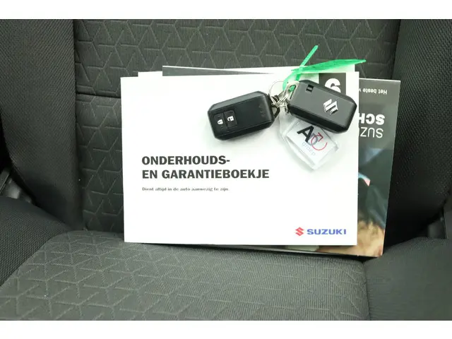 Suzuki Swift 1.2 Style Smart Hybrid 2025 Benzine 11