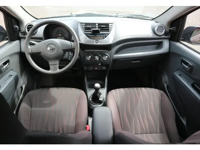 Nissan Pixo 1.0 Look Airco zeer weinig KM 2012 Benzine 12