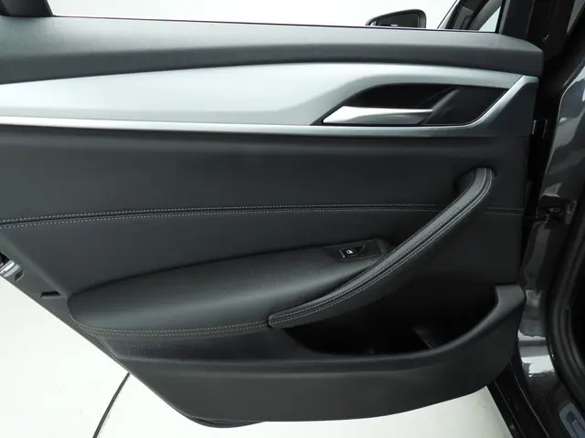 BMW 5 Serie Touring 530e 2023 Hybride Benzine 28