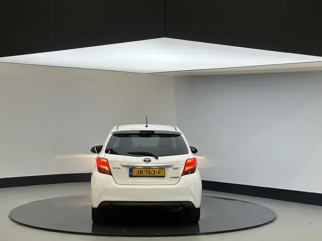 Toyota Yaris 1.5 Hybrid Comfort 2015 Hybride Benzine 4