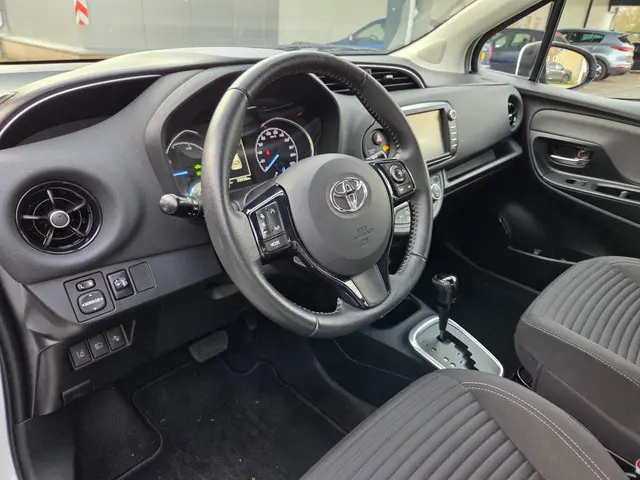 Toyota Yaris 1.5 Hybrid Executive 2017 Hybride Benzine 10
