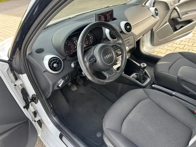 Audi A1 Sportback 1.2 TFSI Admired 2013 Benzine 14