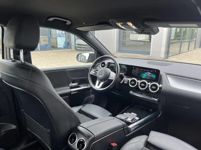 Mercedes-Benz B-Klasse 180 Launch Edition 2020 Benzine 36