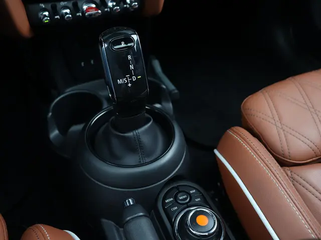 MINI 5-Deurs Cooper 2020 Benzine 18