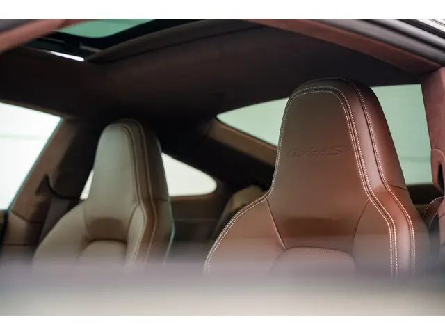 Porsche 911 3.8 Turbo S 2023 Benzine 36