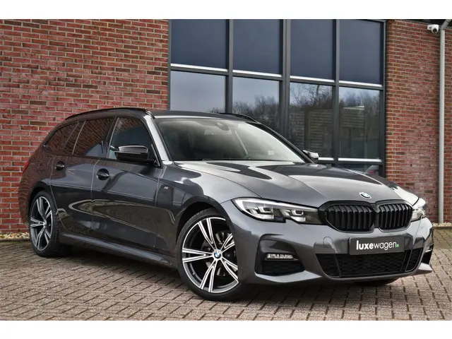 BMW 3 Serie Touring 320i M-Sport 2020 Benzine 19