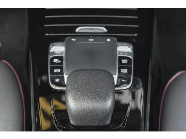 Mercedes-Benz A-Klasse A220 AMG 190pk 2019 Benzine 32