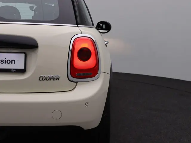 MINI 5-Deurs Cooper 2017 Benzine 19