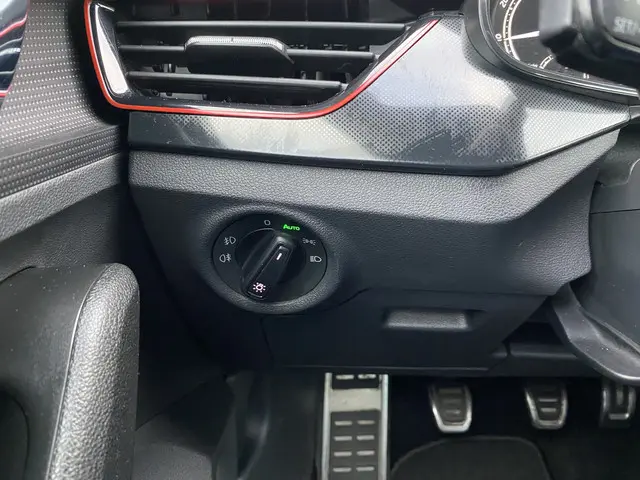 Škoda Scala 1.0 TSI Sport Business 2021 Benzine 17