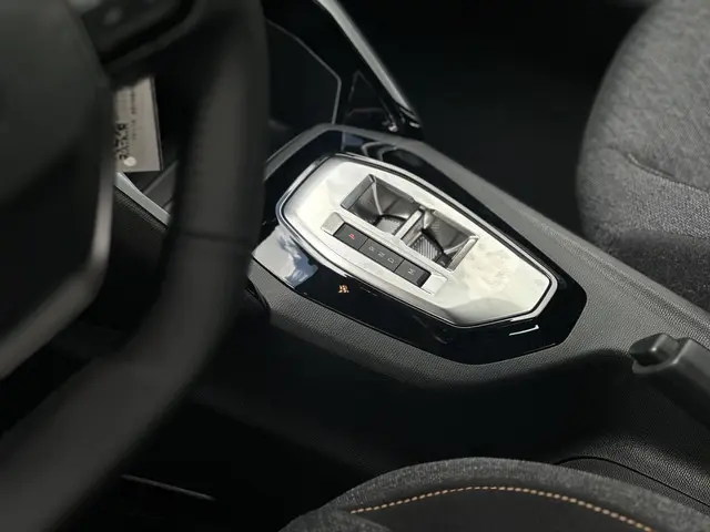 Peugeot 208 1.2 Hybrid 110 e-DCS6 Style 2025 Benzine 21